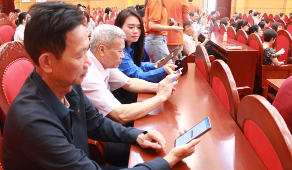 Đại biểu tham dự Hội nghị nghiên cứu tài liệu