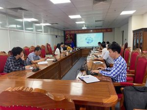 Lãnh đạo Sở Khoa học và Công nghệ nghe đại diện Công ty cổ phần Công nghệ và Truyền thông VTC Netviet giới thiệu về các giải pháp triển khai